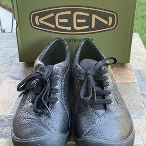 Women’s Keen Shoes!